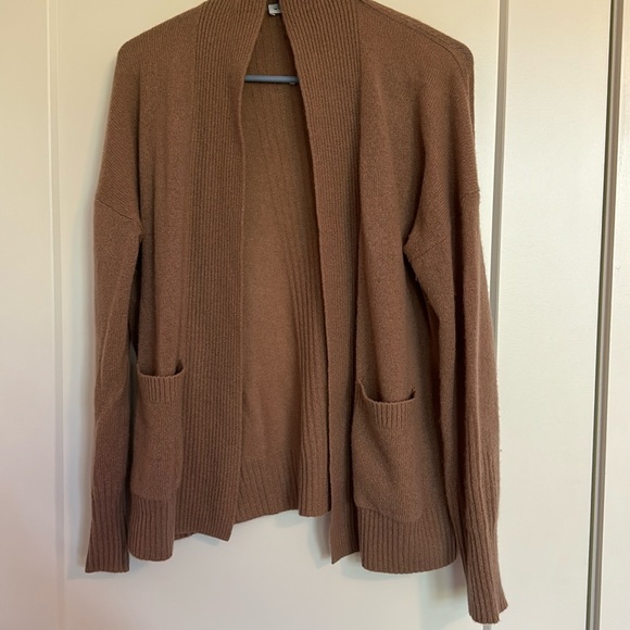 White & Warren patch pockets cashmere sweater - Picture 3 of 9